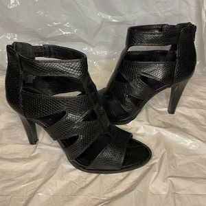 Simply vera Wang black open toed heels